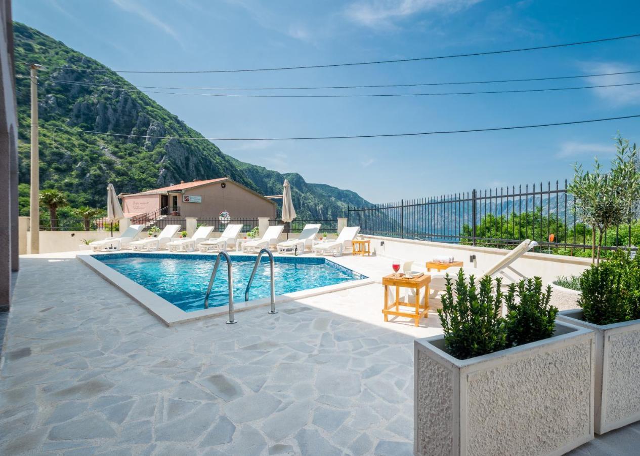 Boka Bay Apartment Kotor Bagian luar foto
